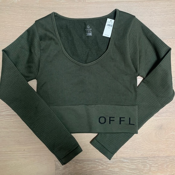 Aerie OFFLINE Sidewalk Seamless Ribbed Long Sleeve Cropped T-Shirt - Picture 2 of 5